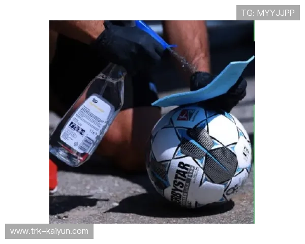 雪天影响德甲多场比赛,俱乐部出动除雪车保赛程 雪天影响德甲多场比赛,俱乐部出动除雪车保赛程